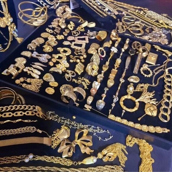 Vintage 2 Modern jewelry lot~ 2 LB Monet Trifari KJL Kendra Scott Plunder - Picture 1 of 11